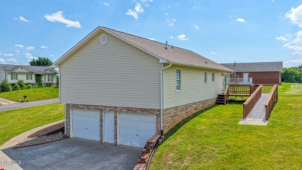 Photo of 135 Lauren Drive, Rogersville, TN 37857 (MLS # 9995214)