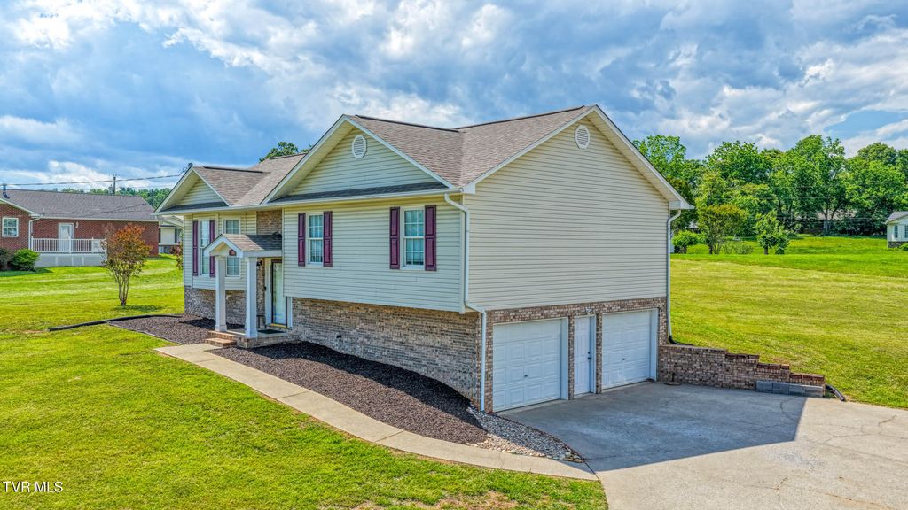 Photo of 135 Lauren Drive, Rogersville, TN 37857 (MLS # 9995214)