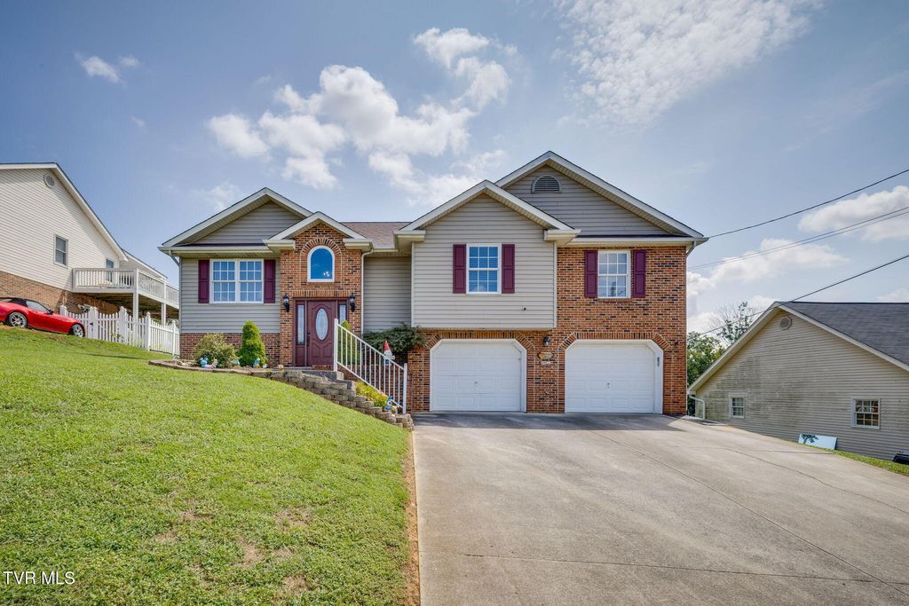 Photo of 2324 Louita Avenue, Kingsport, TN 37660 (MLS # 9990934)
