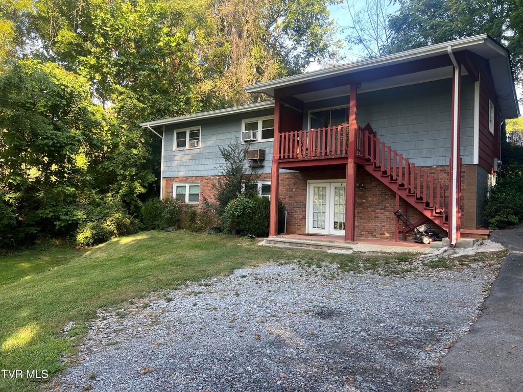 Photo of 8 Vine Lane, Johnson City, TN 37601 (MLS # 9986099)
