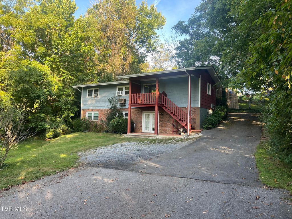 Photo of 8 Vine Lane, Johnson City, TN 37601 (MLS # 9986099)
