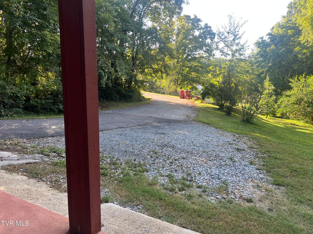Photo of 8 Vine Lane, Johnson City, TN 37601 (MLS # 9986099)