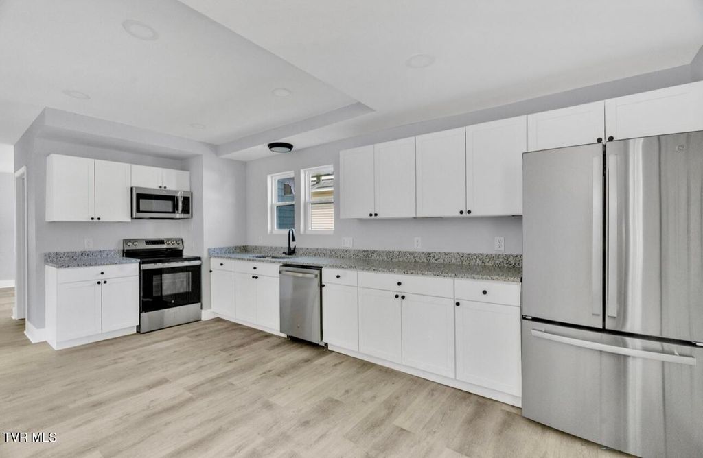 Photo of 1246 Center Street, Kingsport, TN 37660 (MLS # 9991985)