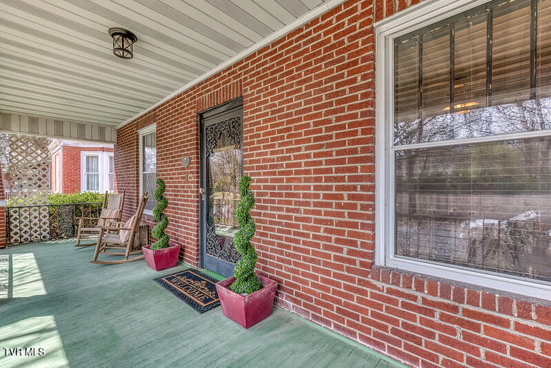 604 West Maple Street