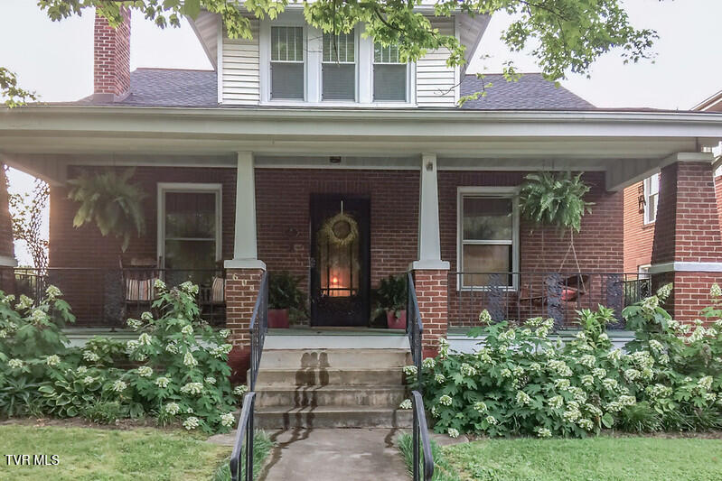 604 West Maple Street