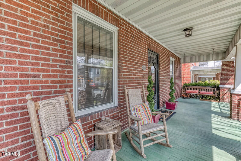 604 West Maple Street