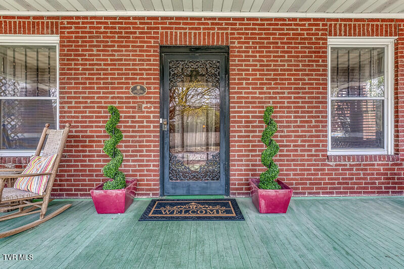 604 West Maple Street