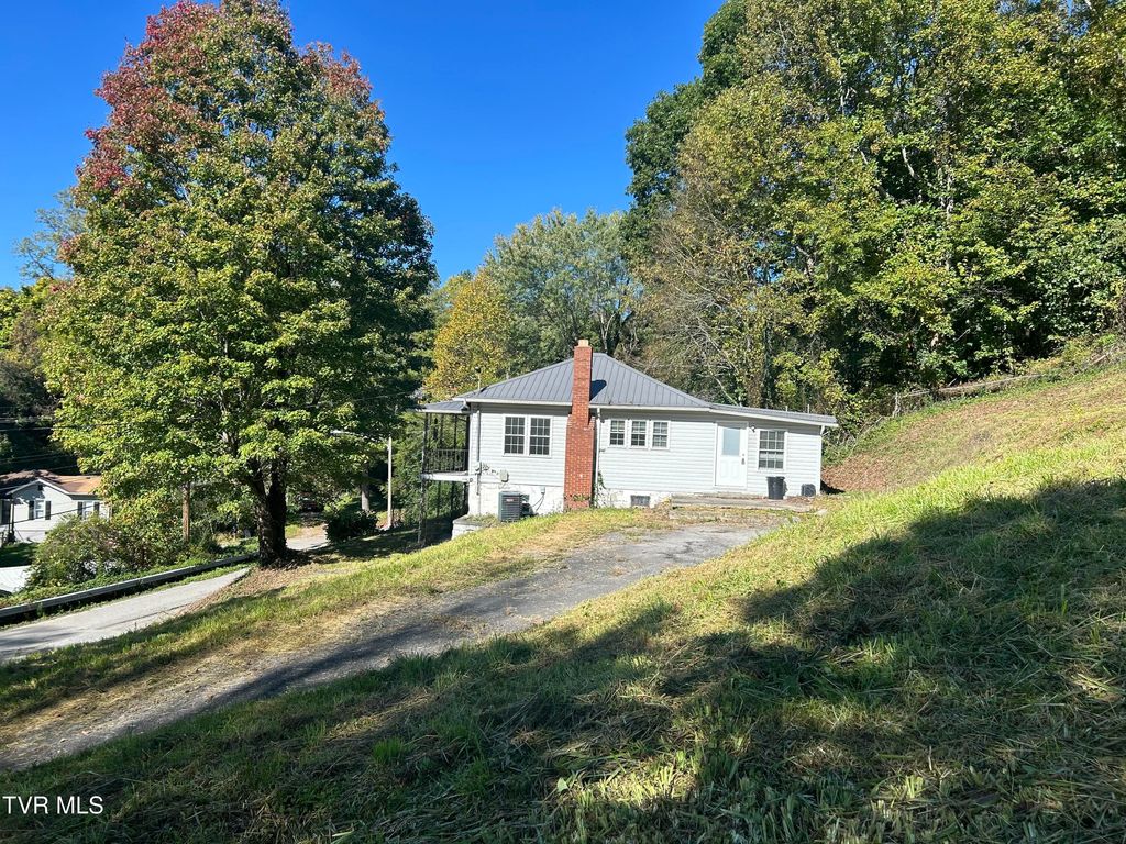 Photo of 1048 Ridge Avenue, Norton, VA 24273 (MLS # 9986864)
