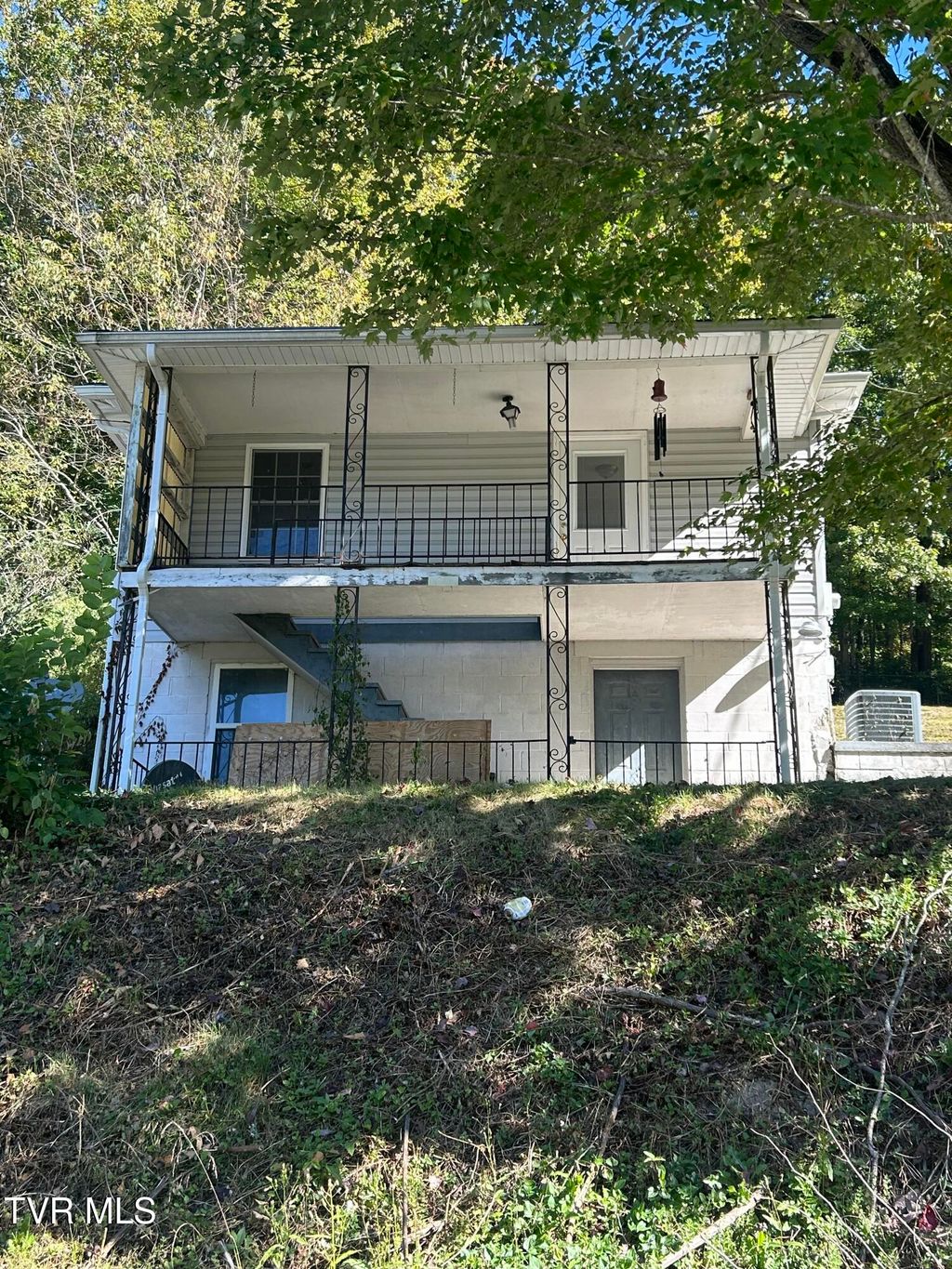 Photo of 1048 Ridge Avenue, Norton, VA 24273 (MLS # 9986864)