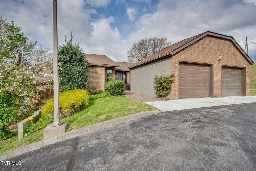 Photo of 405 Manor Drive #B, Kingsport, TN 37660 (MLS # 9993241)