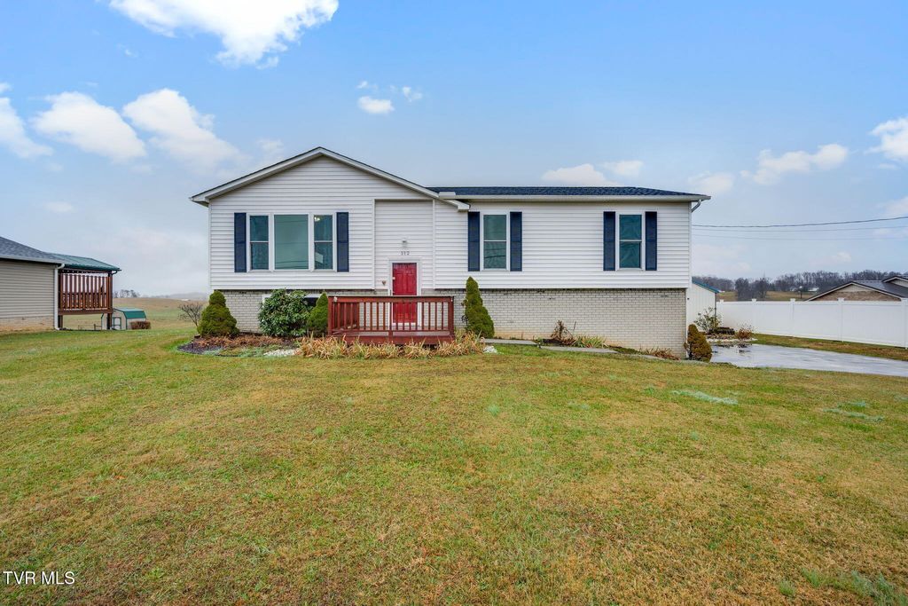 Photo of 212 Conklin Road, Jonesborough, TN 37659 (MLS # 9988944)