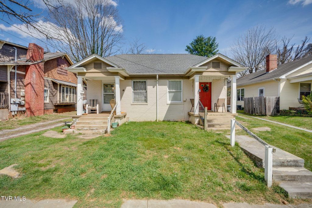 Photo of 311313 Carolina Avenue # 313, Bristol, TN 37620 (MLS # 9993240)