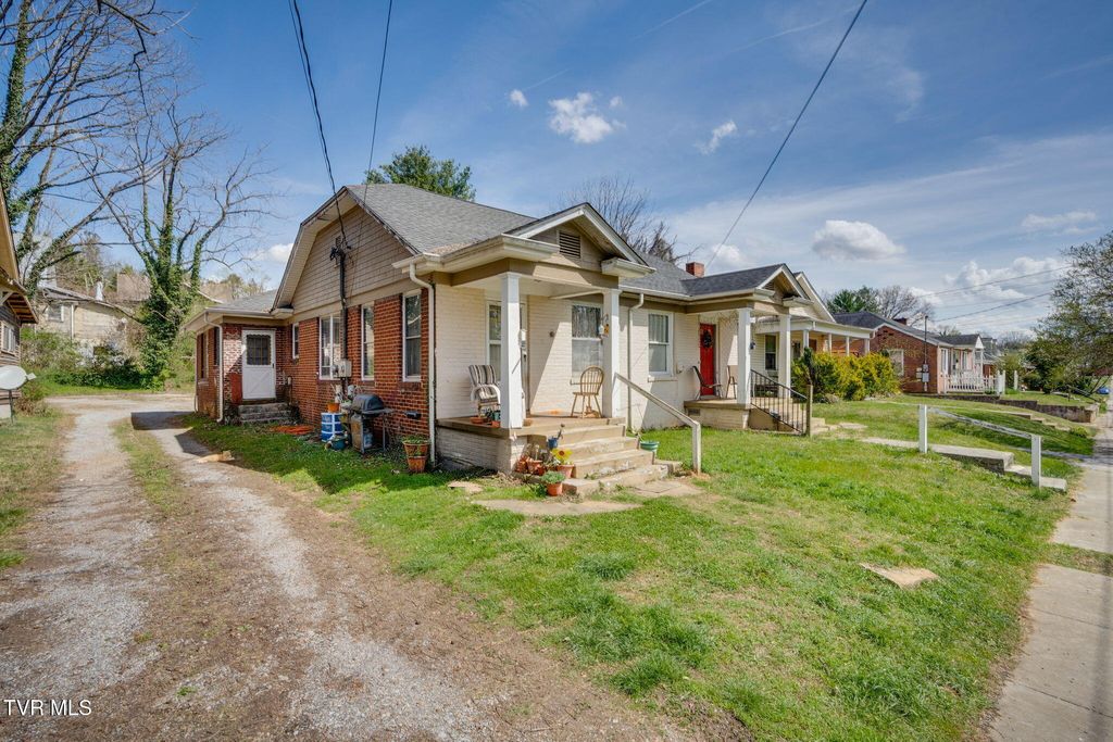 Photo of 311313 Carolina Avenue # 313, Bristol, TN 37620 (MLS # 9993240)