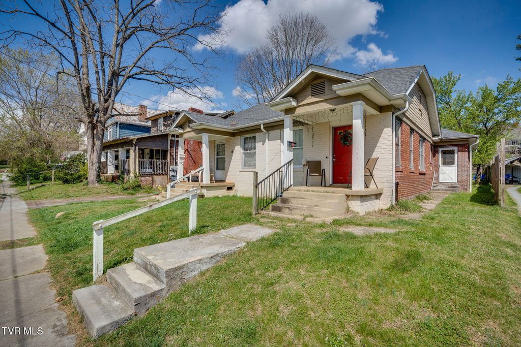 Photo of 311313 Carolina Avenue # 313, Bristol, TN 37620 (MLS # 9993240)