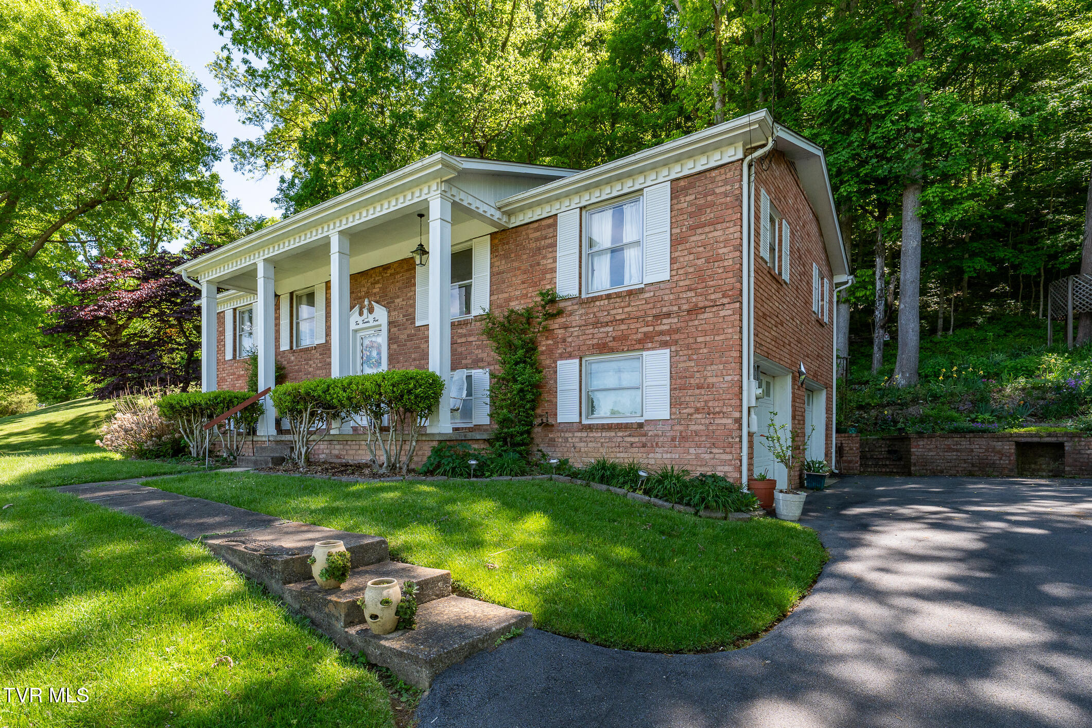 1025 Eastbrook Drive