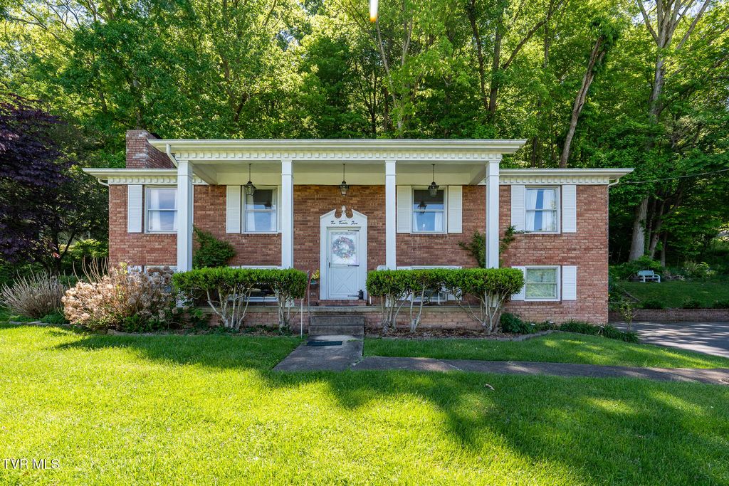 Photo of 1025 Eastbrook Drive, Kingsport, TN 37663 (MLS # 9994898)