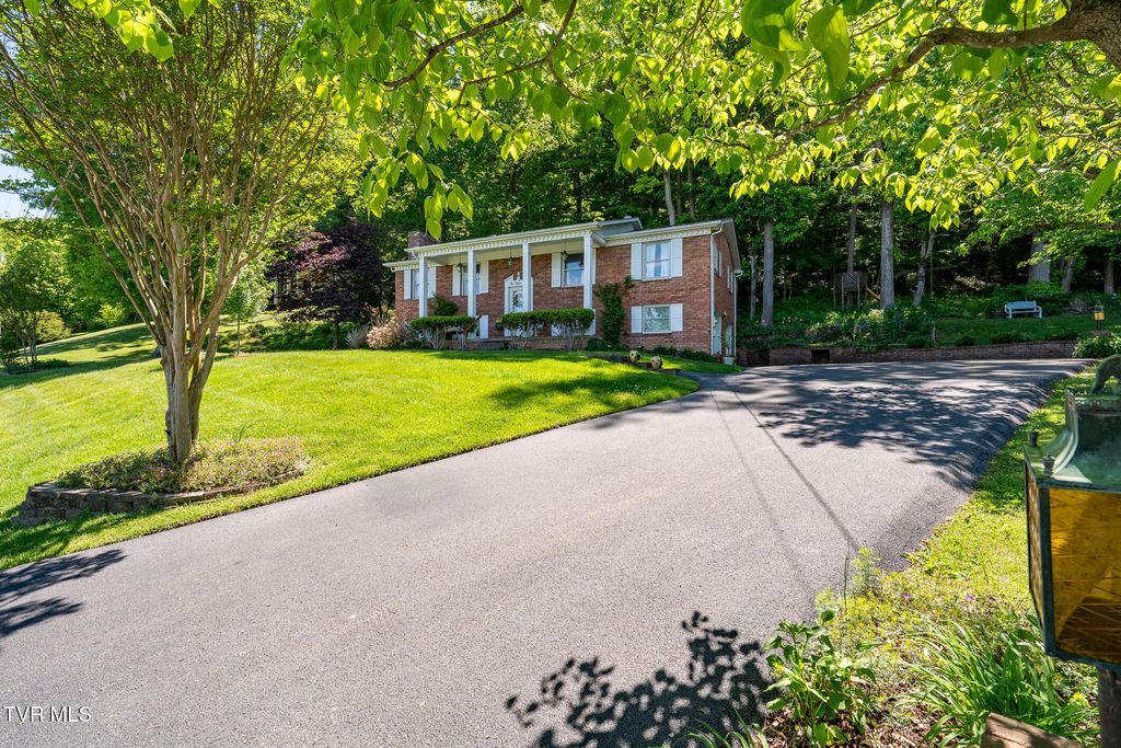 Photo of 1025 Eastbrook Drive, Kingsport, TN 37663 (MLS # 9994898)