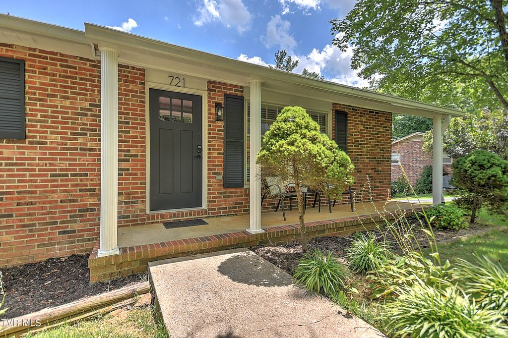 Photo of 721 Foothills Road, Kingsport, TN 37663 (MLS # 9983250)