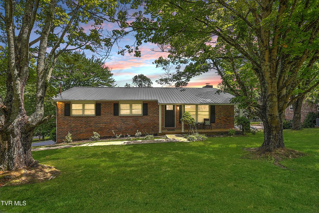Photo of 721 Foothills Road, Kingsport, TN 37663 (MLS # 9983250)