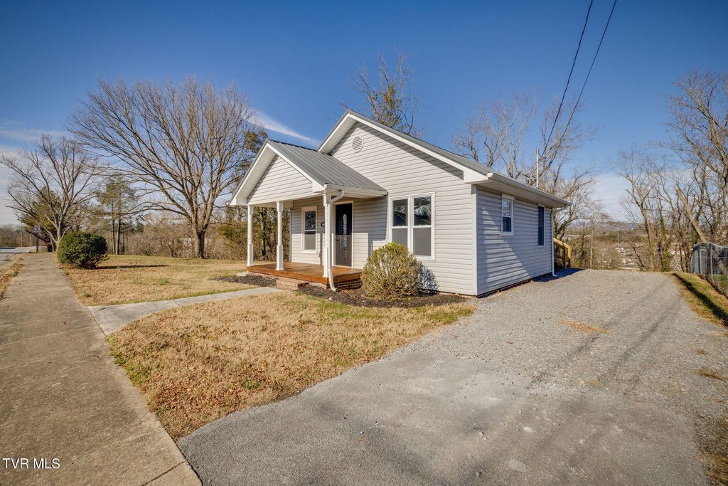 Photo of 2404 Overlook Road, Kingsport, TN 37664 (MLS # 9989516)