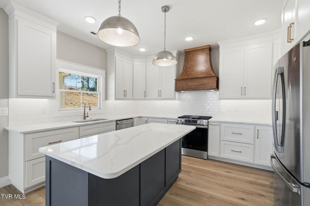 Photo of 304 Monroe Drive, Bristol, TN 37620 (MLS # 9989844)
