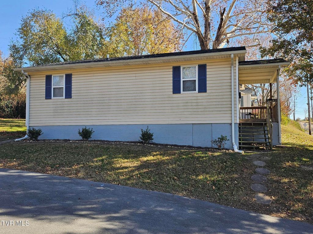 Photo of 1228 Sullivan Court, Kingsport, TN 37664 (MLS # 9988328)