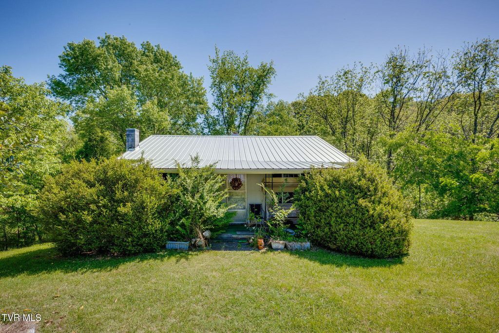Photo of 1940 Allison Road, Piney Flats, TN 37686 (MLS # 9994449)