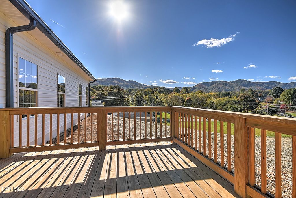 Photo of 1906 Cherokee Road, Johnson City, TN 37604 (MLS # 9987446)