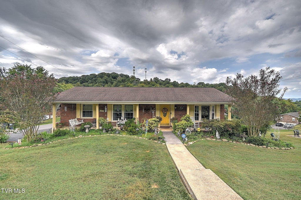 Photo of 3900 Thornton Drive, Kingsport, TN 37664 (MLS # 10000893)