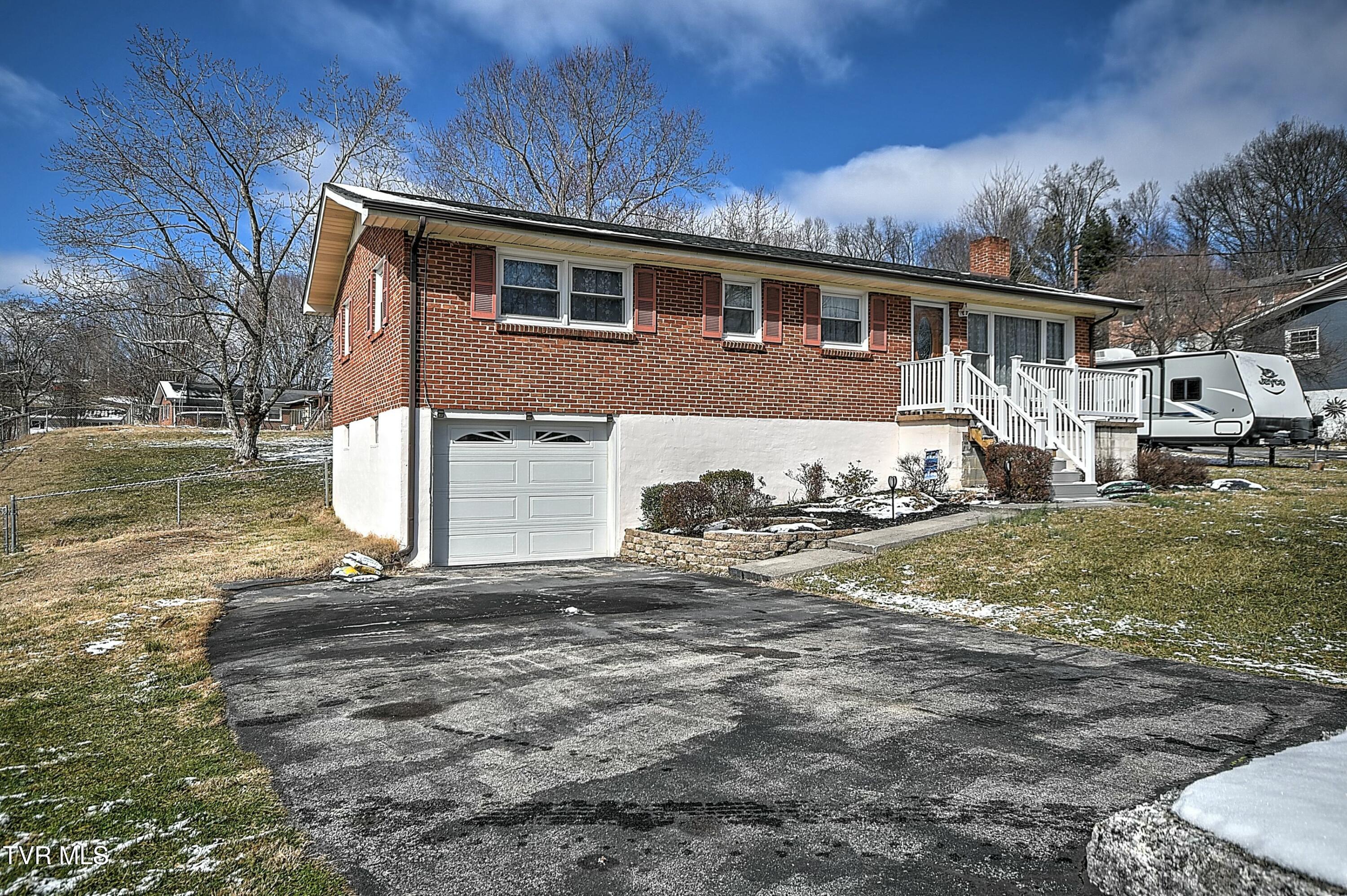 524 Navaho Trail, Bristol, Virginia image 3