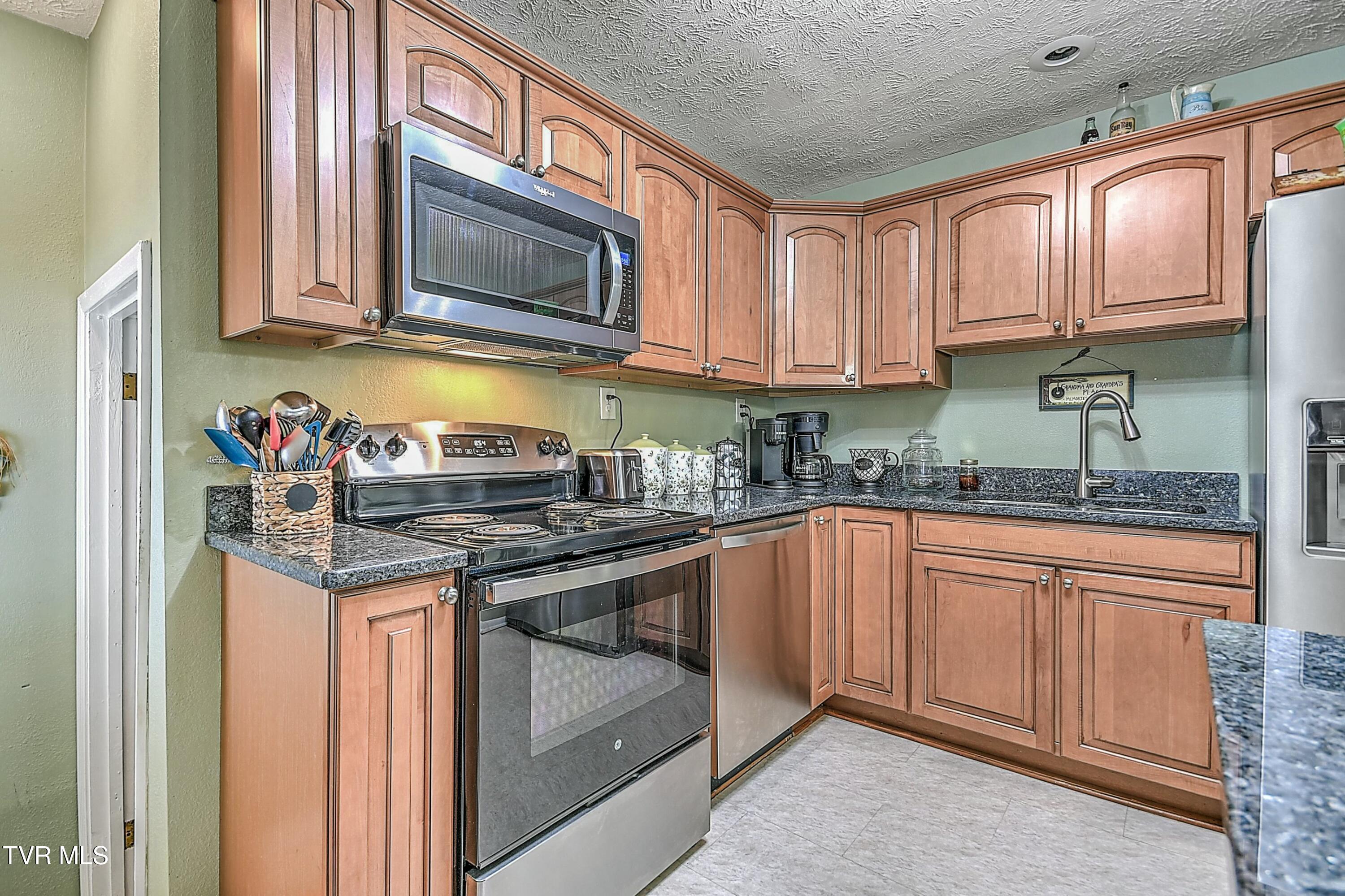524 Navaho Trail, Bristol, Virginia image 12