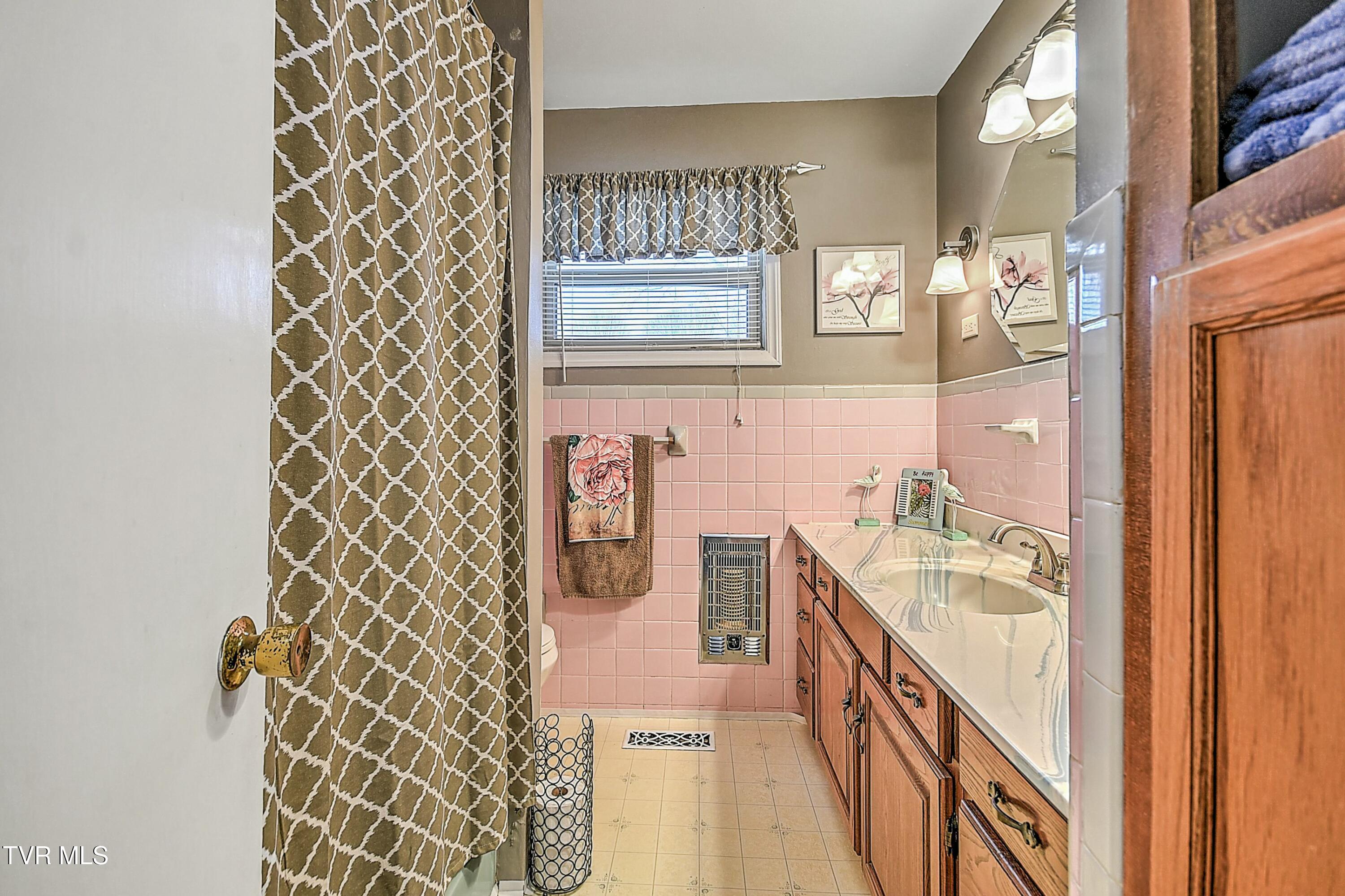 524 Navaho Trail, Bristol, Virginia image 16