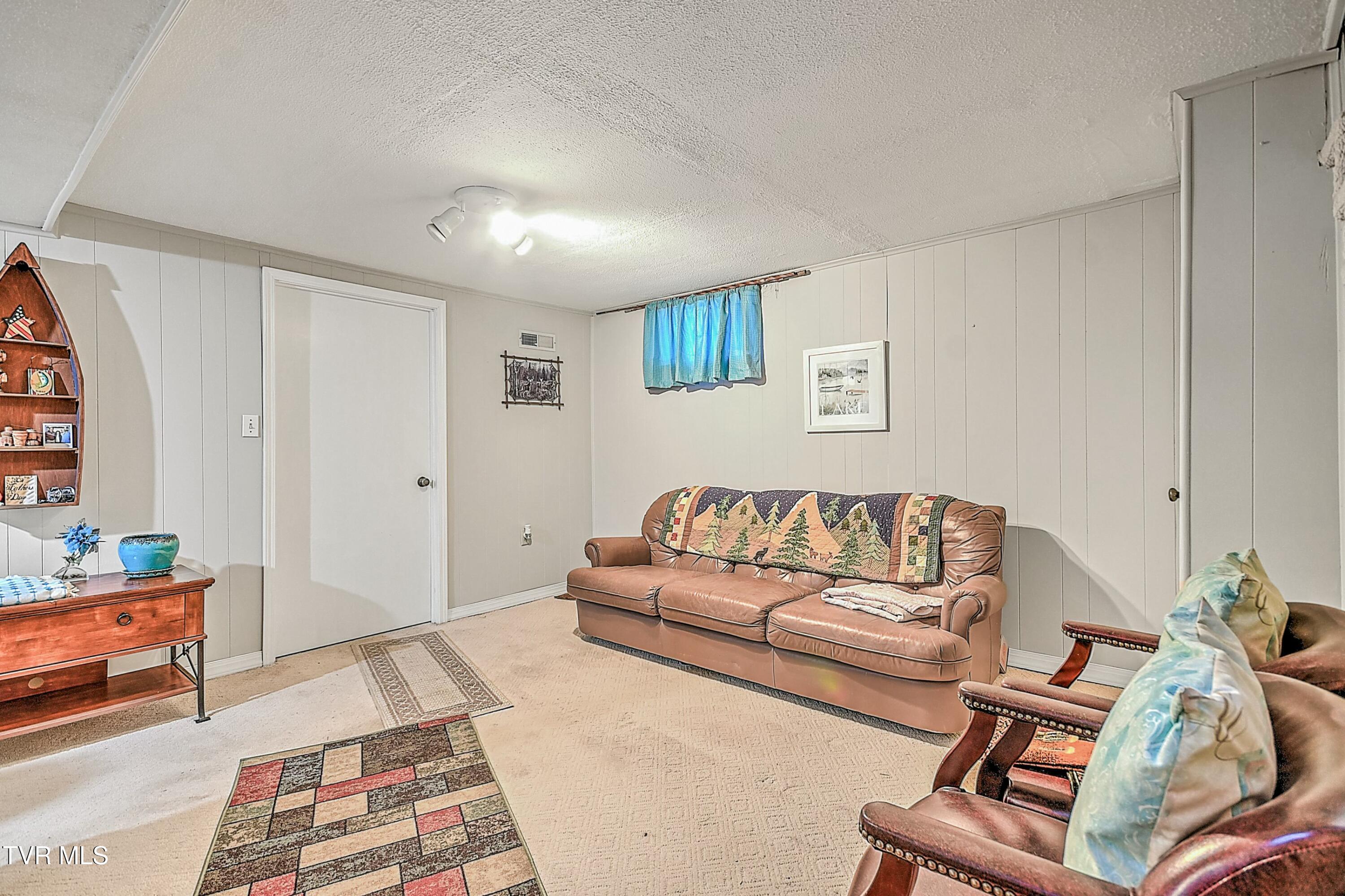 524 Navaho Trail, Bristol, Virginia image 32