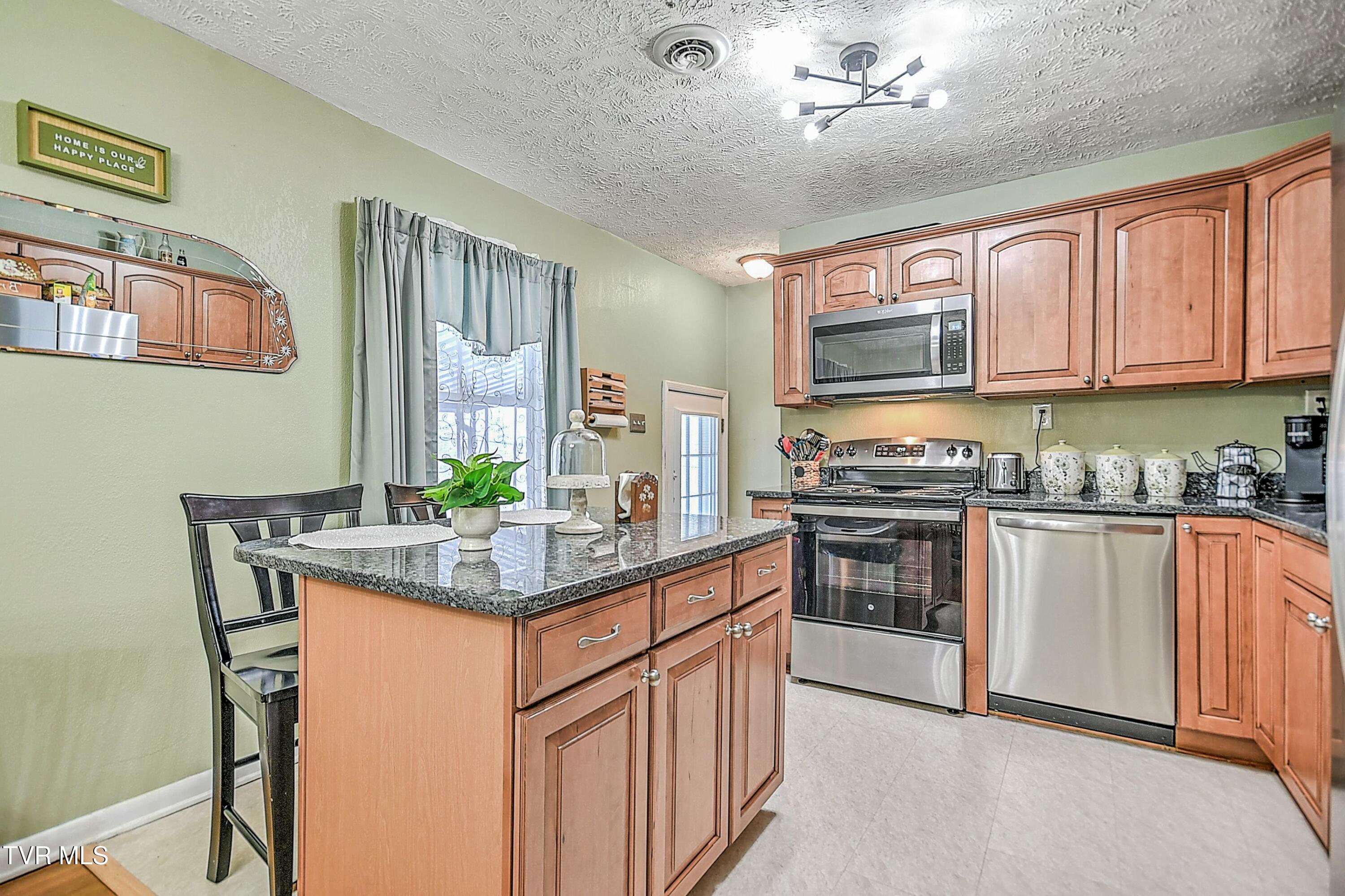 524 Navaho Trail, Bristol, Virginia image 7
