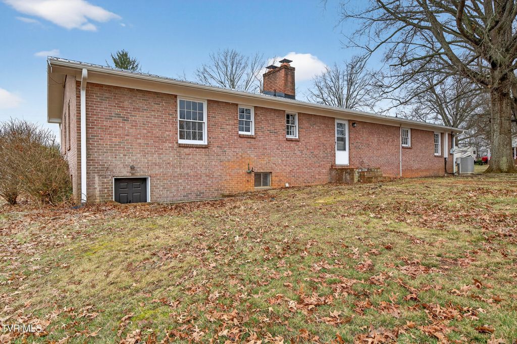 Photo of 867 Wayne Avenue, Abingdon, VA 24210 (MLS # 9991932)