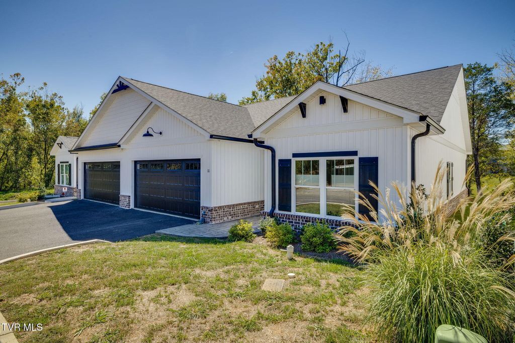 Photo of 106 Klm Drive #10, Johnson City, TN 37615 (MLS # 9986765)