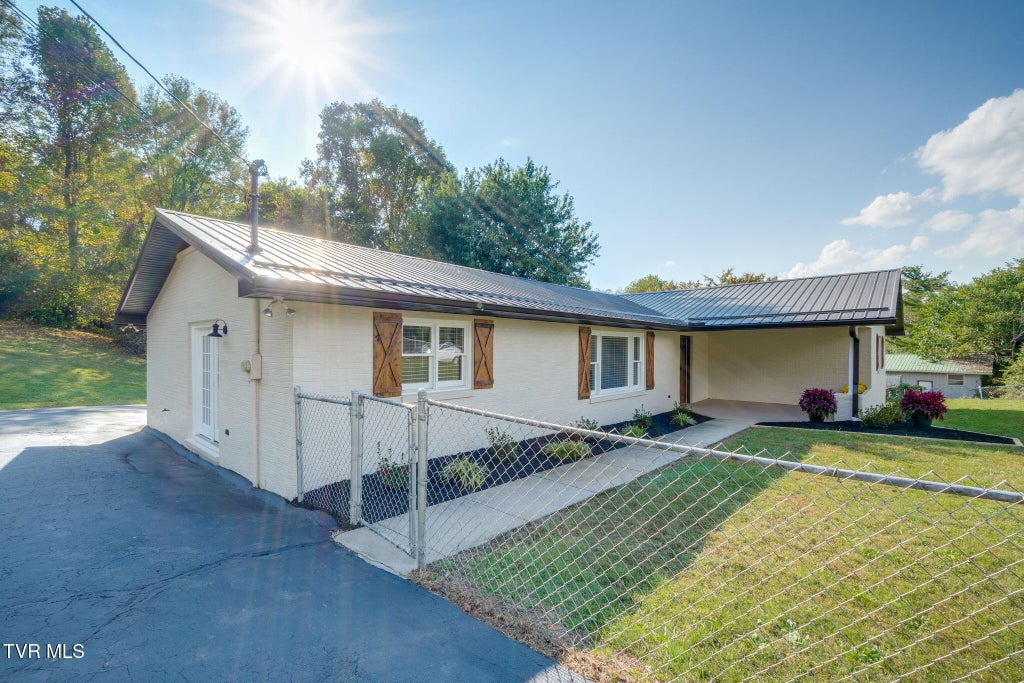 Photo of 296 Jim Town Road, Jonesborough, TN 37659 (MLS # 10002307)