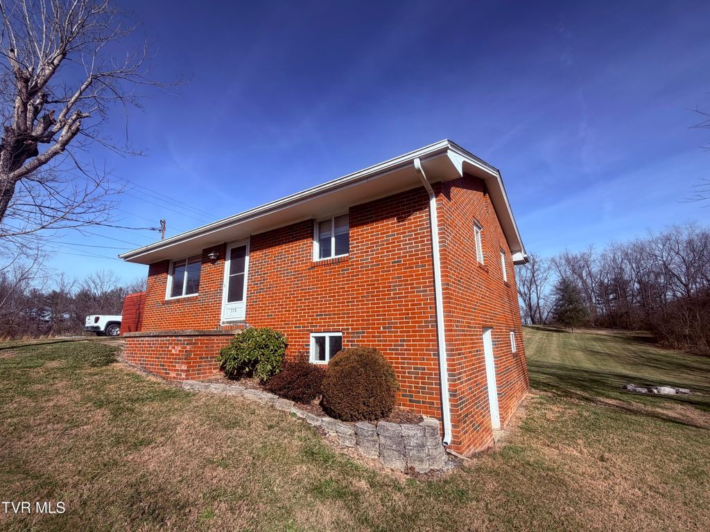 Photo of 273 Fairford Lane, Blountville, TN 37617 (MLS # 9989885)