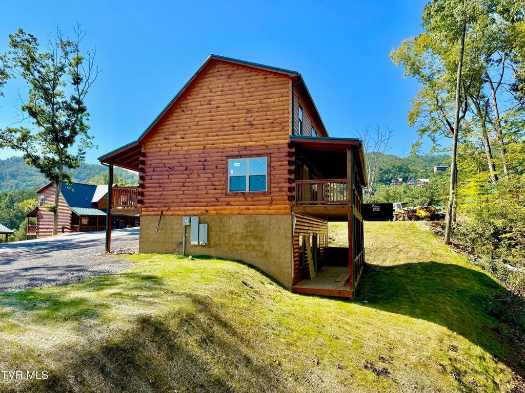 Photo of 808 String Run Way #Lot B6, Pigeon Forge, TN 37863 (MLS # 9984042)