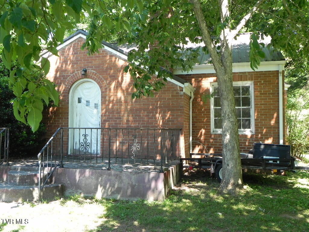 Photo of 1313 Main Street, Rogersville, TN 37857 (MLS # 9996604)