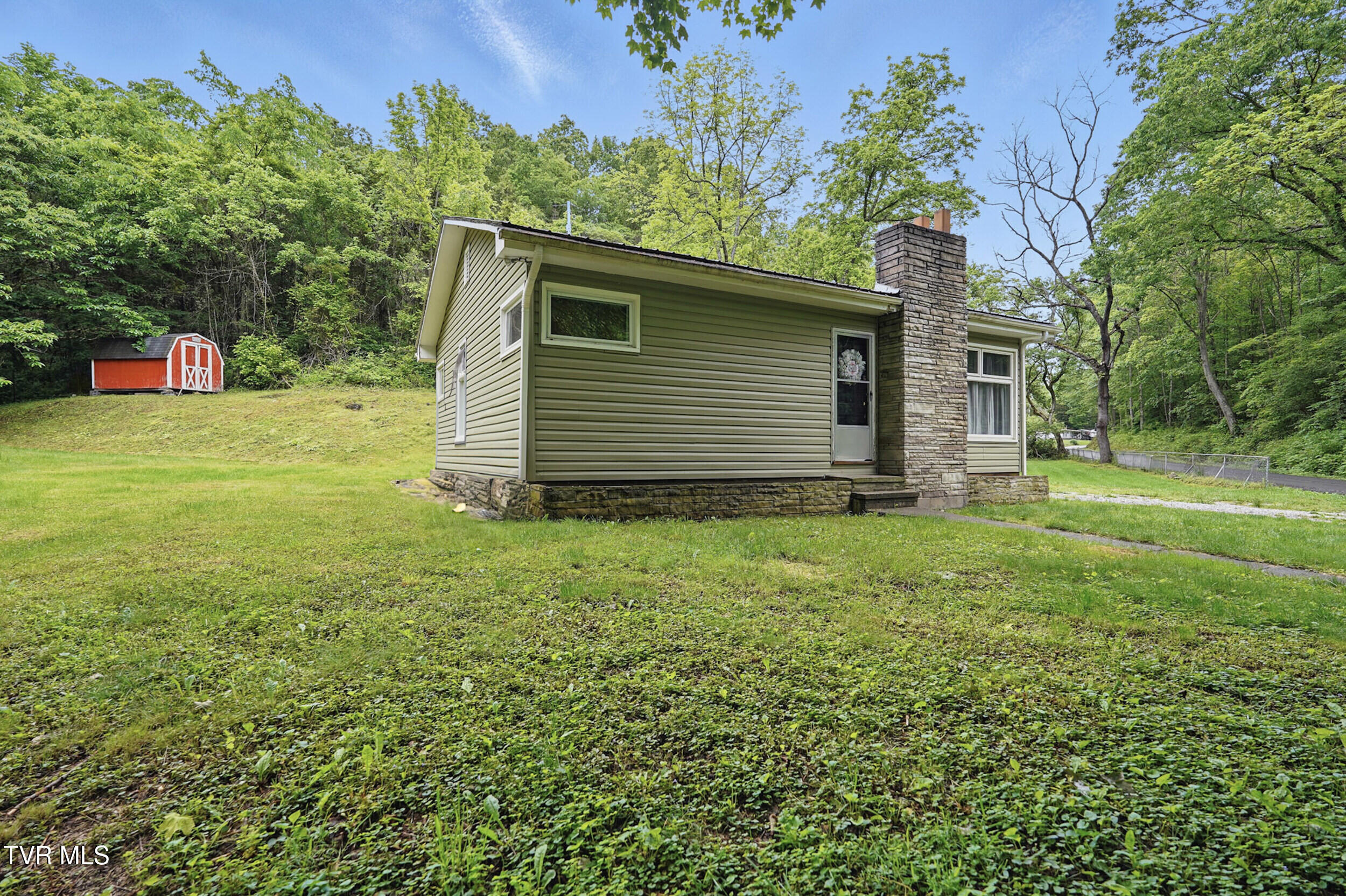 1002 Seven Springs Hollow Road, Castlewood, Virginia image 1