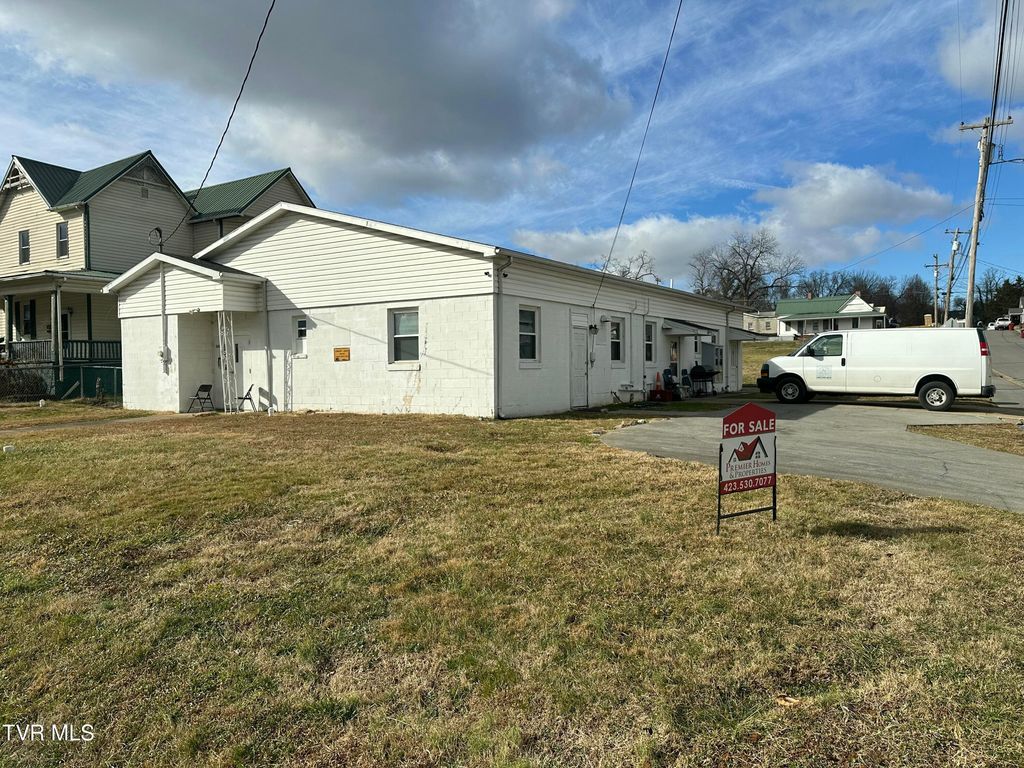 Photo of 300 Chilhowie Avenue, Johnson City, TN 37604 (MLS # 9989612)
