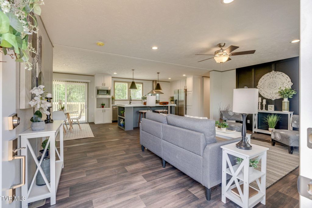 Photo of 115 Hillside Drive, Johnson City, TN 37601 (MLS # 9995437)