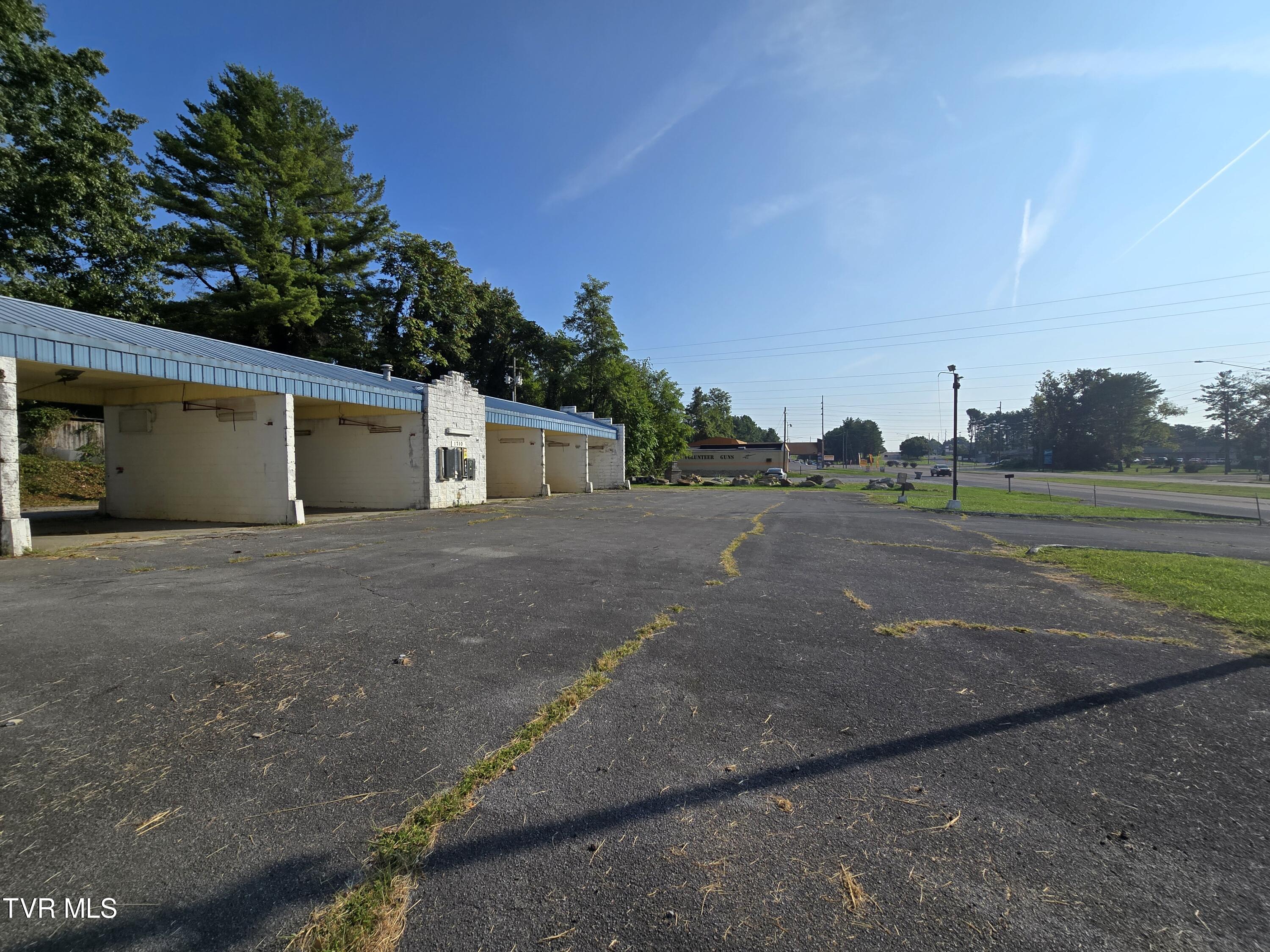 1708 Volunteer Parkway, Bristol, Tennessee image 9