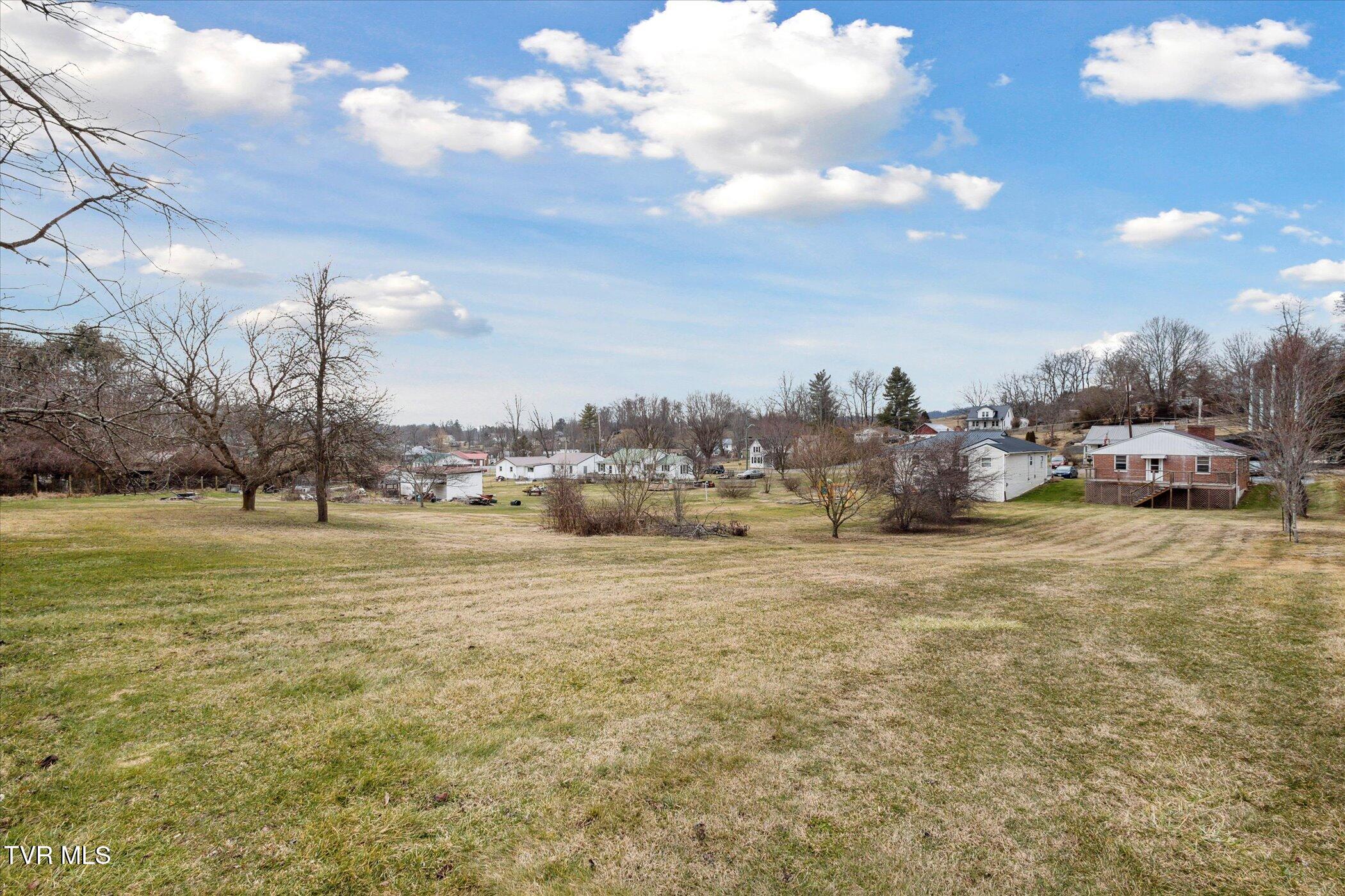 409 Crescent Drive, Glade Spring, Virginia image 11