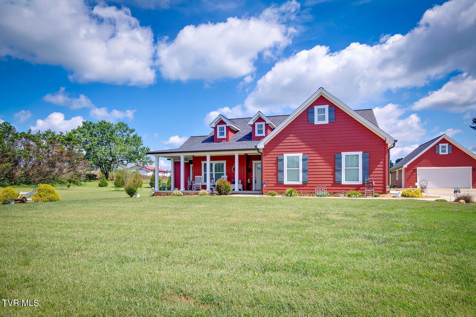 1005 Deerfoot Circle