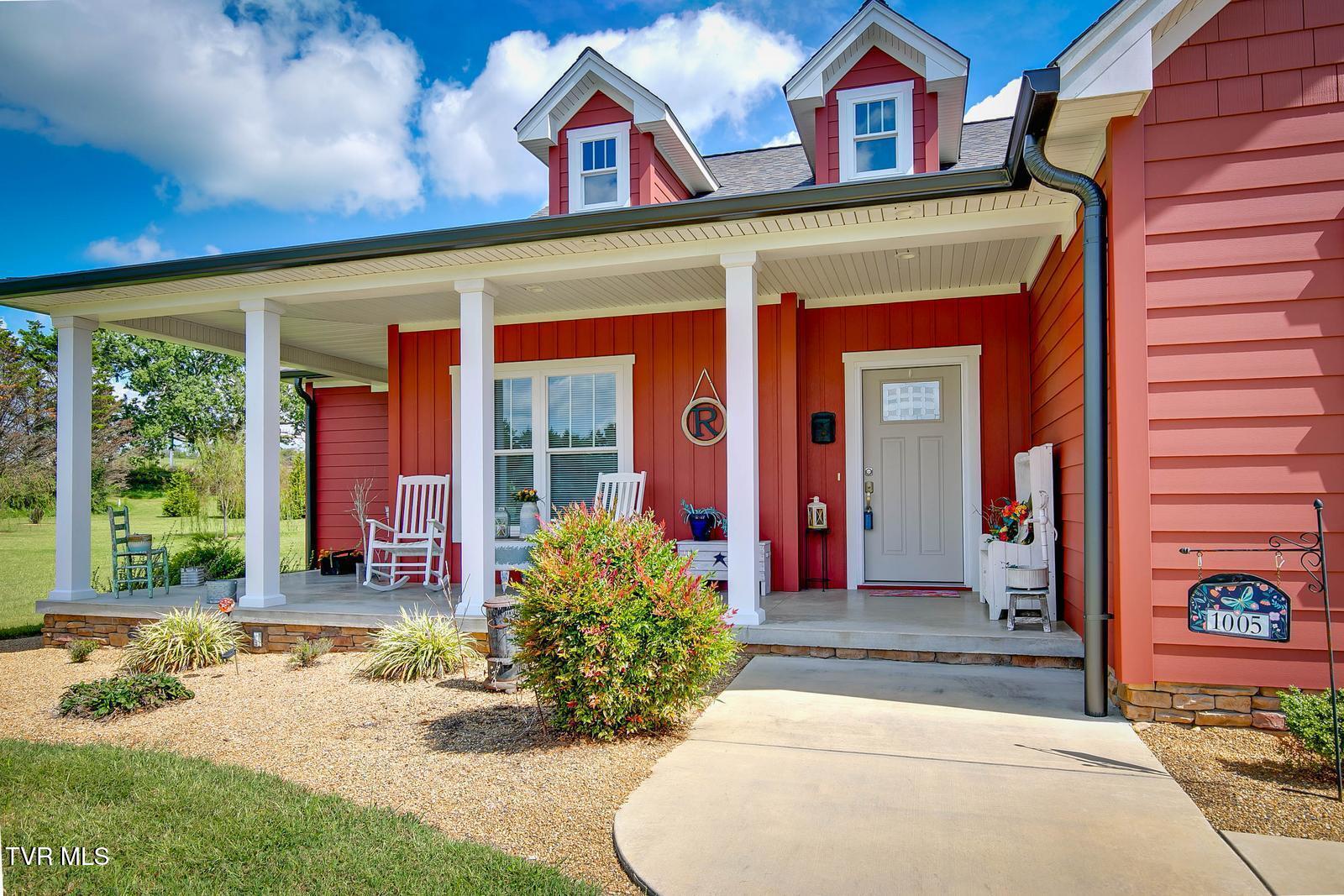 1005 Deerfoot Circle