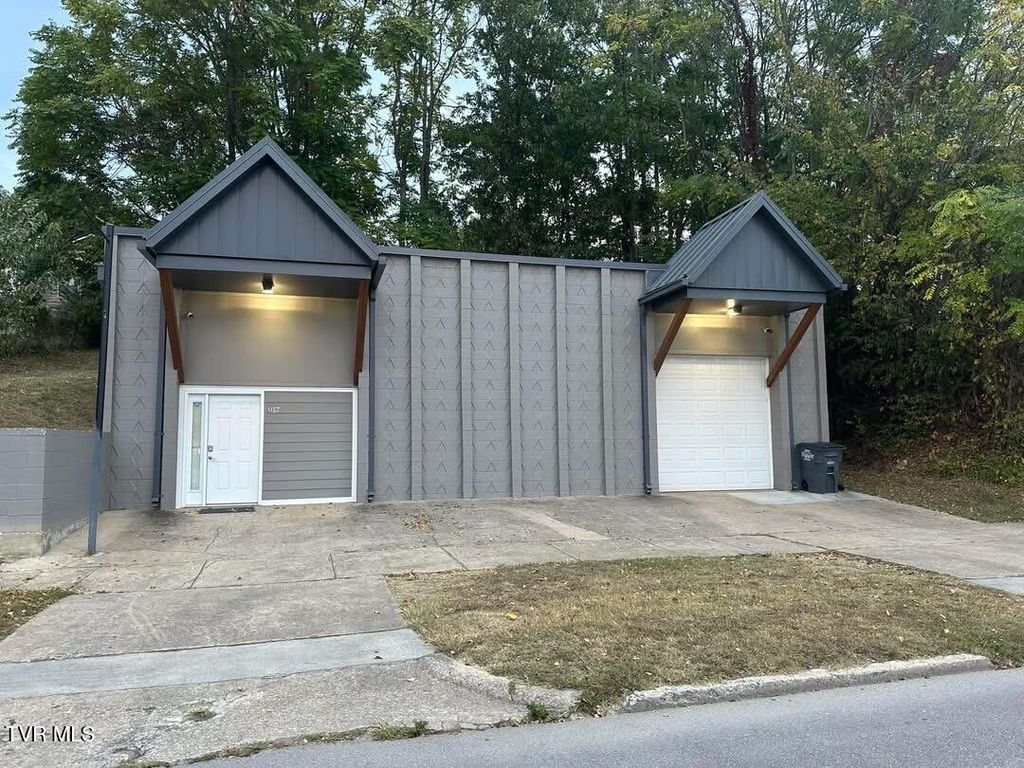 Photo of 917 Sullivan Street, Kingsport, TN 37660 (MLS # 9984970)