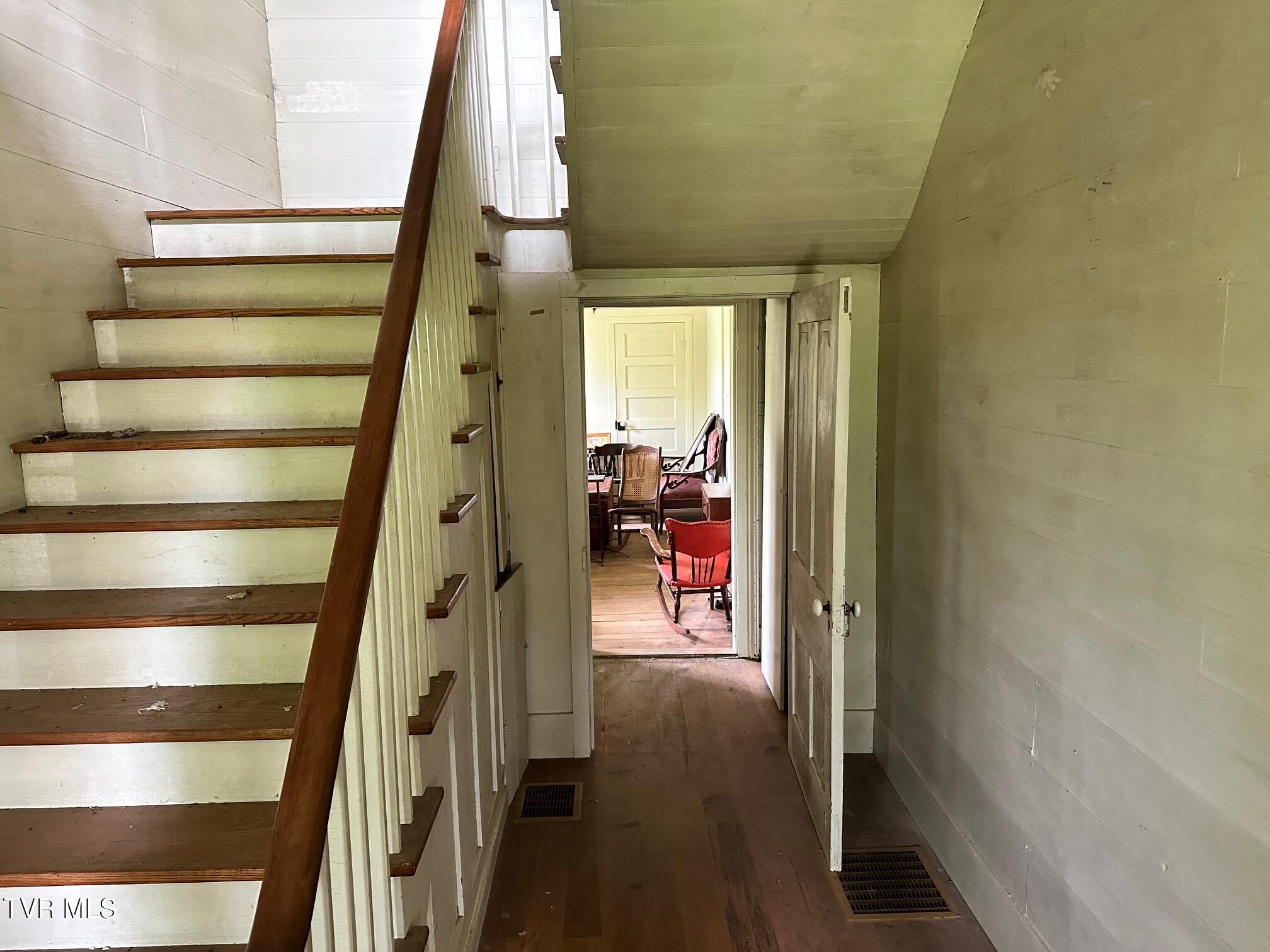 1578 Hunting Hill Road, Bluff City, Tennessee image 3