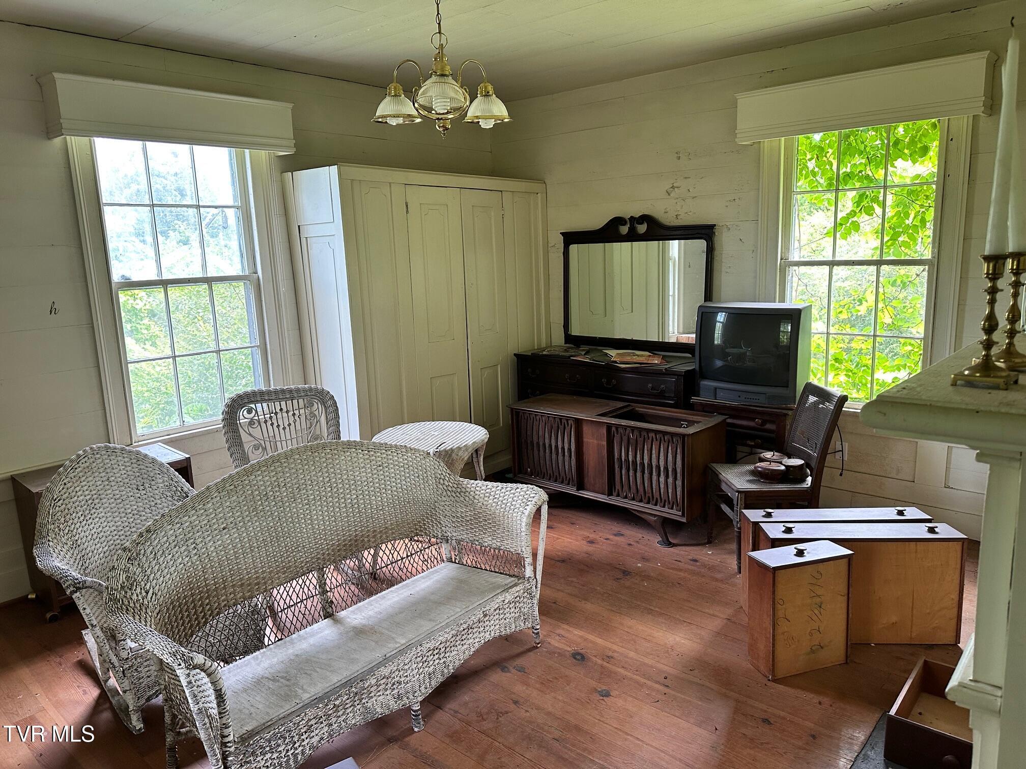 1578 Hunting Hill Road, Bluff City, Tennessee image 4